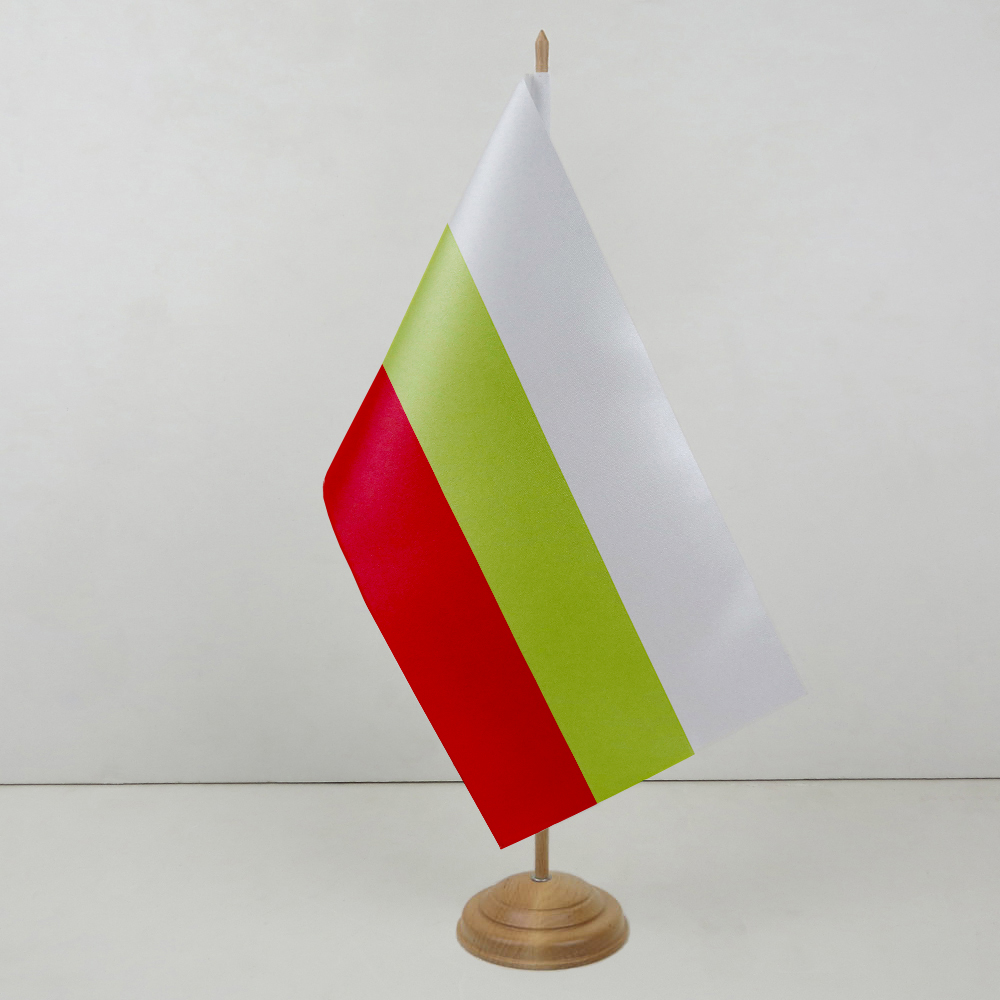 Прапорець Болгарії на дерев’яній підставці Прапорець Болгарії на дерев’яній підставці
